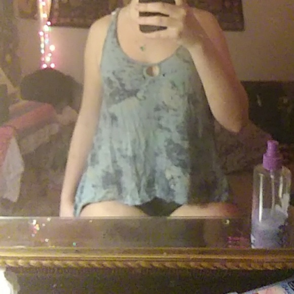 Cute flowy summer blouse - Picture 1 of 4